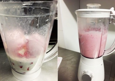 Smoothie mixer making berry smoothies
